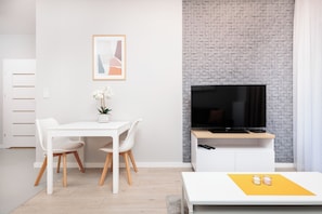 Apartamento Confort, vistas al patio | 1 dormitorio y espacio para trabajar con un portátil