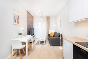 舒適公寓客房, 庭園景觀 | 1 間臥室、筆電工作空間、熨斗/熨衣板、免費無線上網