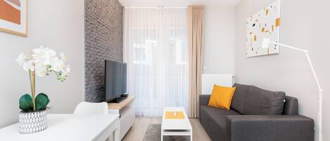 Condo Confort, vista al patio | 1 habitación y espacio para trabajar con laptop