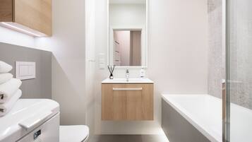 Comfort Condo, Courtyard View | Bathroom | Combined shower/tub, hair dryer, towels, soap