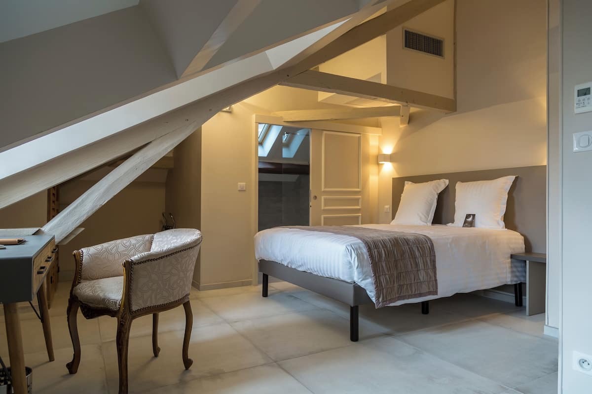 Classic Double Room | 1 bilik tidur, bar mini, peti besi dalam bilik, meja