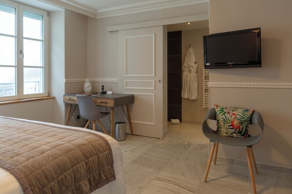 Quarto casal | Frigobar, cofres nos quartos, escrivaninha, cortinas blackout