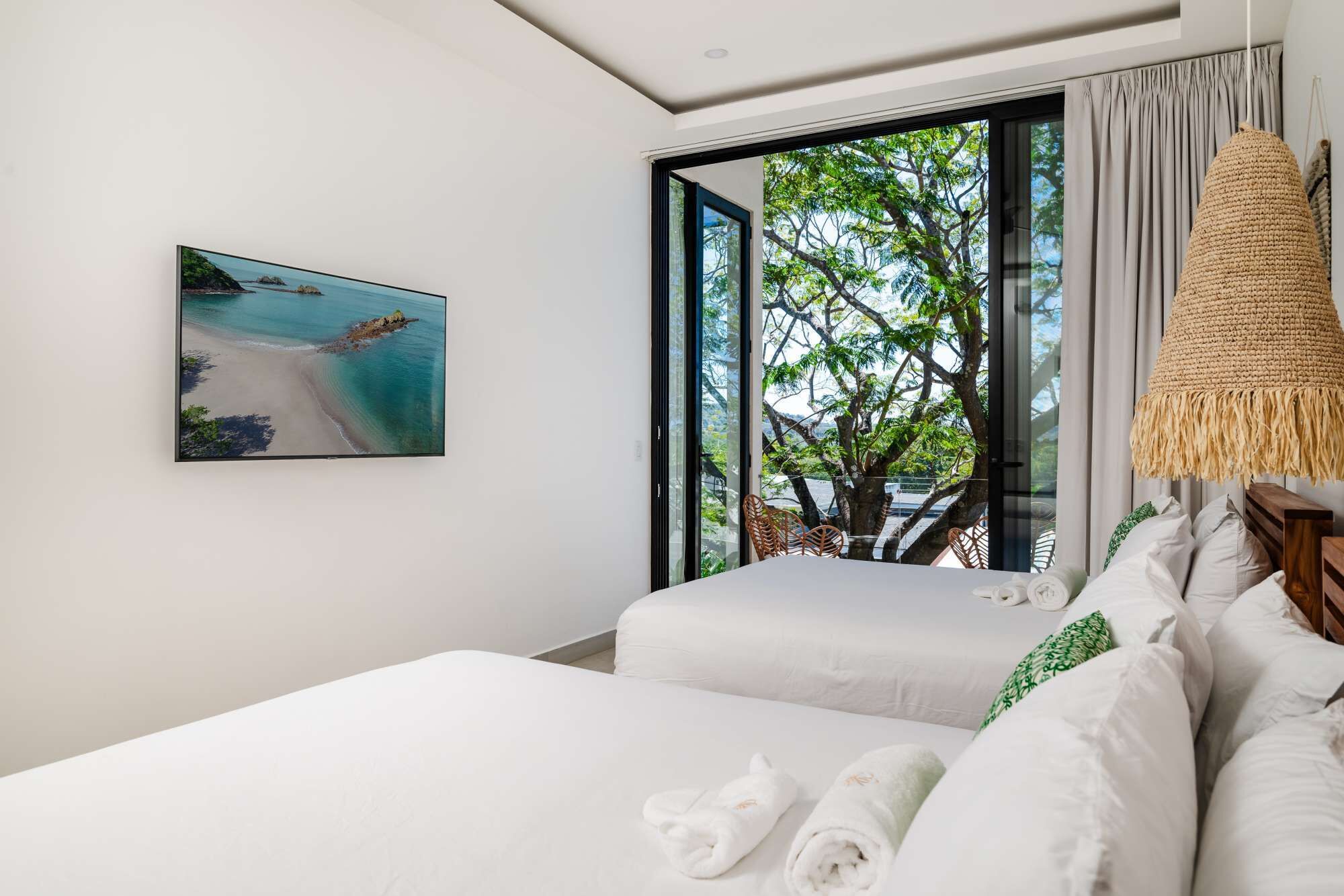 2 habitaciones, tabla de planchar con plancha, cuna de viaje y wifi 