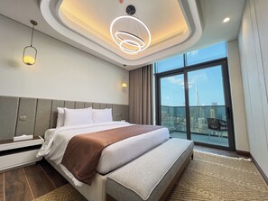 3 bedrooms, in-room safe, iron/ironing board, WiFi - Premium 3B   Panoramic Burj View l King size Bed (Dubai)