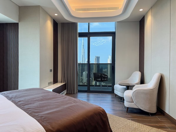 3 bedrooms, in-room safe, iron/ironing board, WiFi