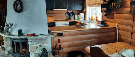 Horno, placa de cocina, lavavajillas y hervidor eléctrico