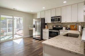 Fridge, microwave, oven, stovetop - Seashell Cove (Oak Island)