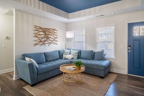 Smart TV, offices - Seashell Cove (Oak Island)