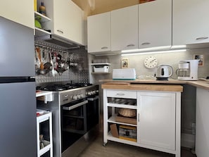 Fridge, microwave, oven, dishwasher - Comfortable studio with air conditioning in Banyuls-sur-Mer, near beach (Banyuls-sur-Mer)