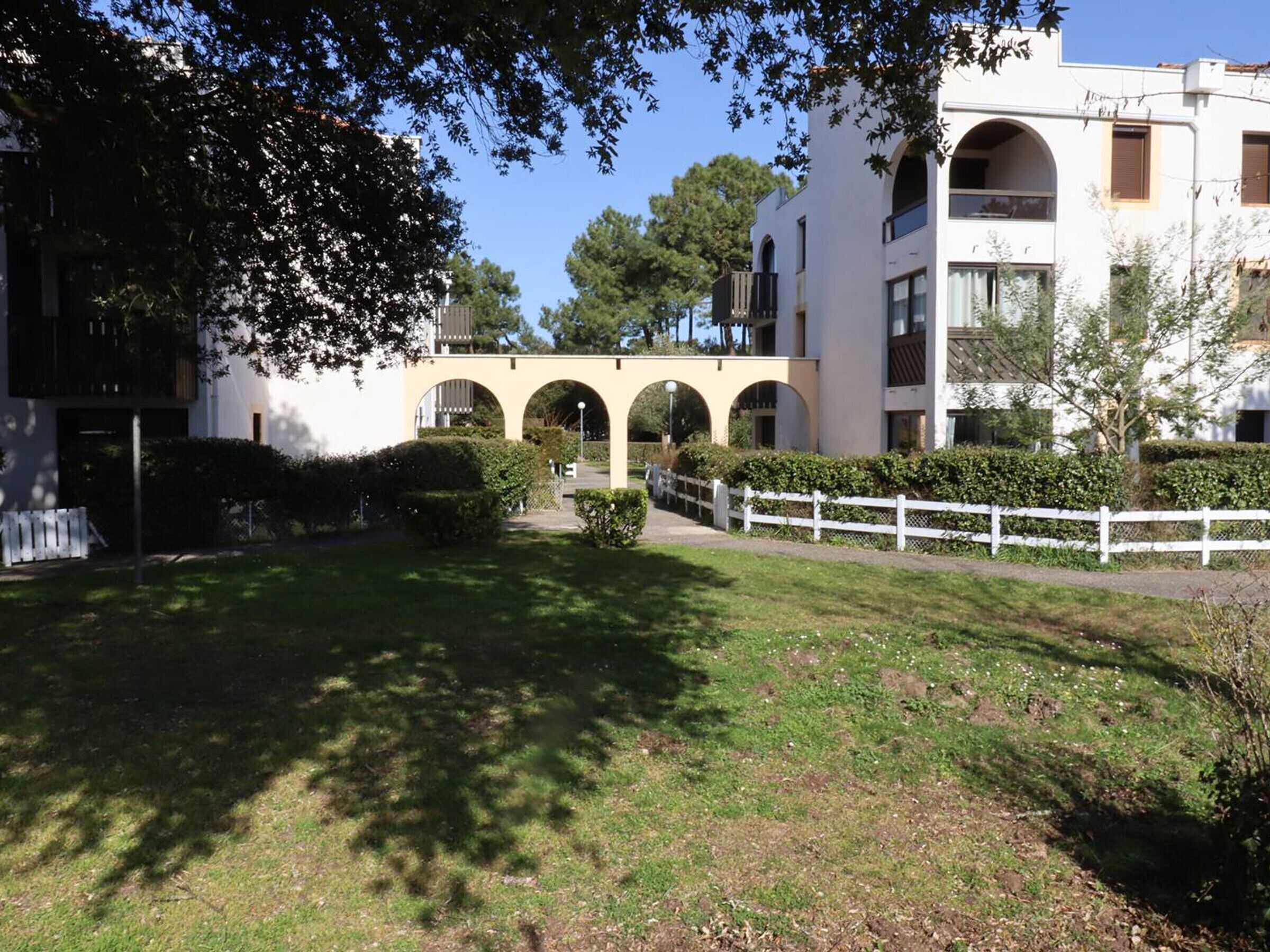 المنطقة المحيطة بالمنشأة