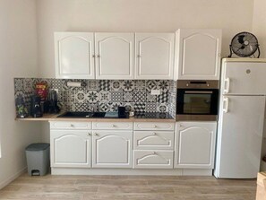 Kühlschrank, Mikrowelle, Ofen, Toaster