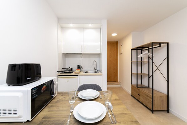 Fridge, microwave, coffee/tea maker, electric kettle