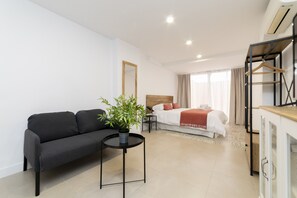 Iron/ironing board, free WiFi, bed sheets