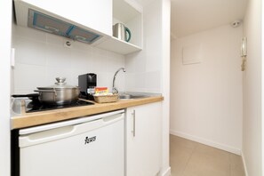 Fridge, microwave, coffee/tea maker, electric kettle