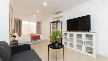 Iron/ironing board, free WiFi, bed sheets