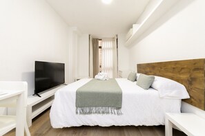 Iron/ironing board, free WiFi, bed sheets - Luxury XV - Ferga Suites (Madrid)