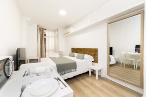 Iron/ironing board, free WiFi, bed sheets - Luxury XV - Ferga Suites (Madrid)