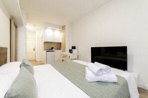 Iron/ironing board, free WiFi, bed sheets - Luxury XV - Ferga Suites (Madrid)