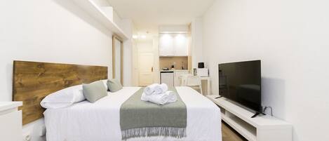 Iron/ironing board, free WiFi, bed sheets