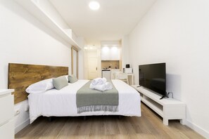 Iron/ironing board, free WiFi, bed sheets - Luxury XV - Ferga Suites (Madrid)