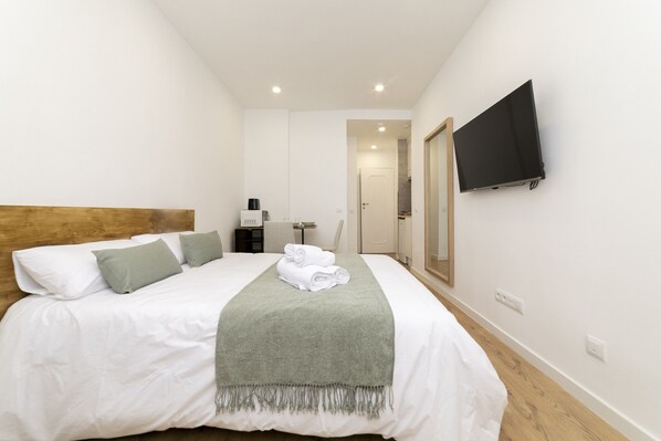 Iron/ironing board, free WiFi, bed sheets - Luxury III - Ferga Suites (Madrid)
