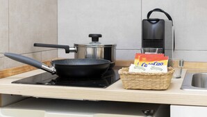 Kaffetrakter/tekoker, kjøleskap, mikrobølgeovn og vannkoker