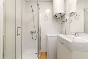 Hair dryer, towels - Luxury IV - Ferga Suites (Madrid)