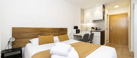 Iron/ironing board, free WiFi, bed sheets