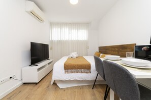 Iron/ironing board, free WiFi, bed sheets