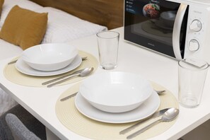 Iron/ironing board, free WiFi, bed sheets