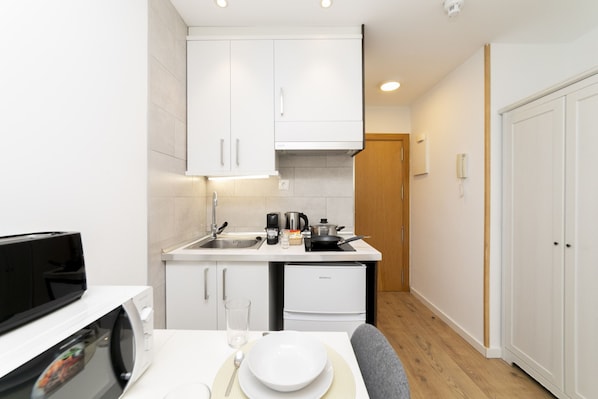Fridge, microwave, coffee/tea maker, electric kettle