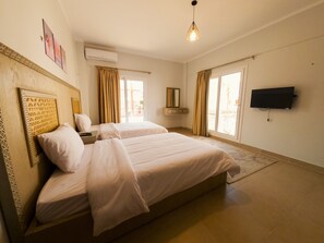 Laptop workspace, blackout drapes, soundproofing, free WiFi - Blue Residence Dahab (Dahab)