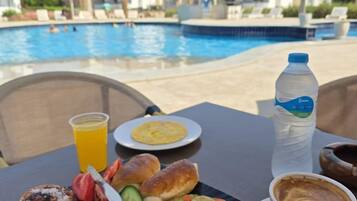 Free daily buffet breakfast