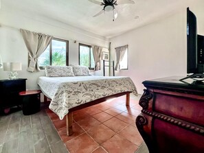 1 slaapkamer, een strijkplank/strijkijzer, gratis wifi, beddengoed