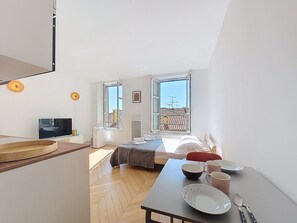 Tabla de planchar con plancha y wifi 