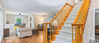 Large 4BR Retreat with Pool