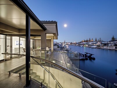 Pet and Kid-Family Friendly • Canal Retreat • Private Jetty