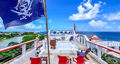 2 unique mid-island suites w/dipping pools