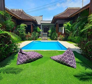 Pool - Bungalow in Guesthouse (Bali)
