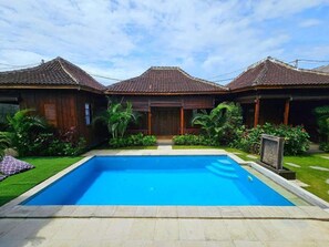 Pool - Bungalow in Guesthouse (Bali)