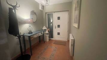 House, 3 Bedrooms, Smoking, Patio | Interior