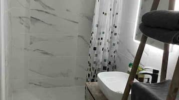 Apartamento, 2 quartos, para fumantes, vista para o jardim | Banheiro