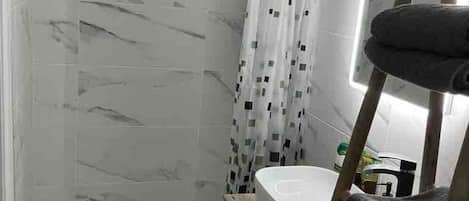 Appartement, 2 chambres, fumeurs, vue jardin | Salle de bain