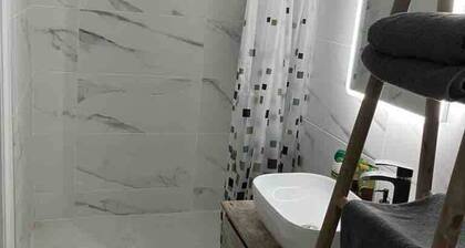 Studio Apartment Sleeps up to 4 Guests in Kinvara