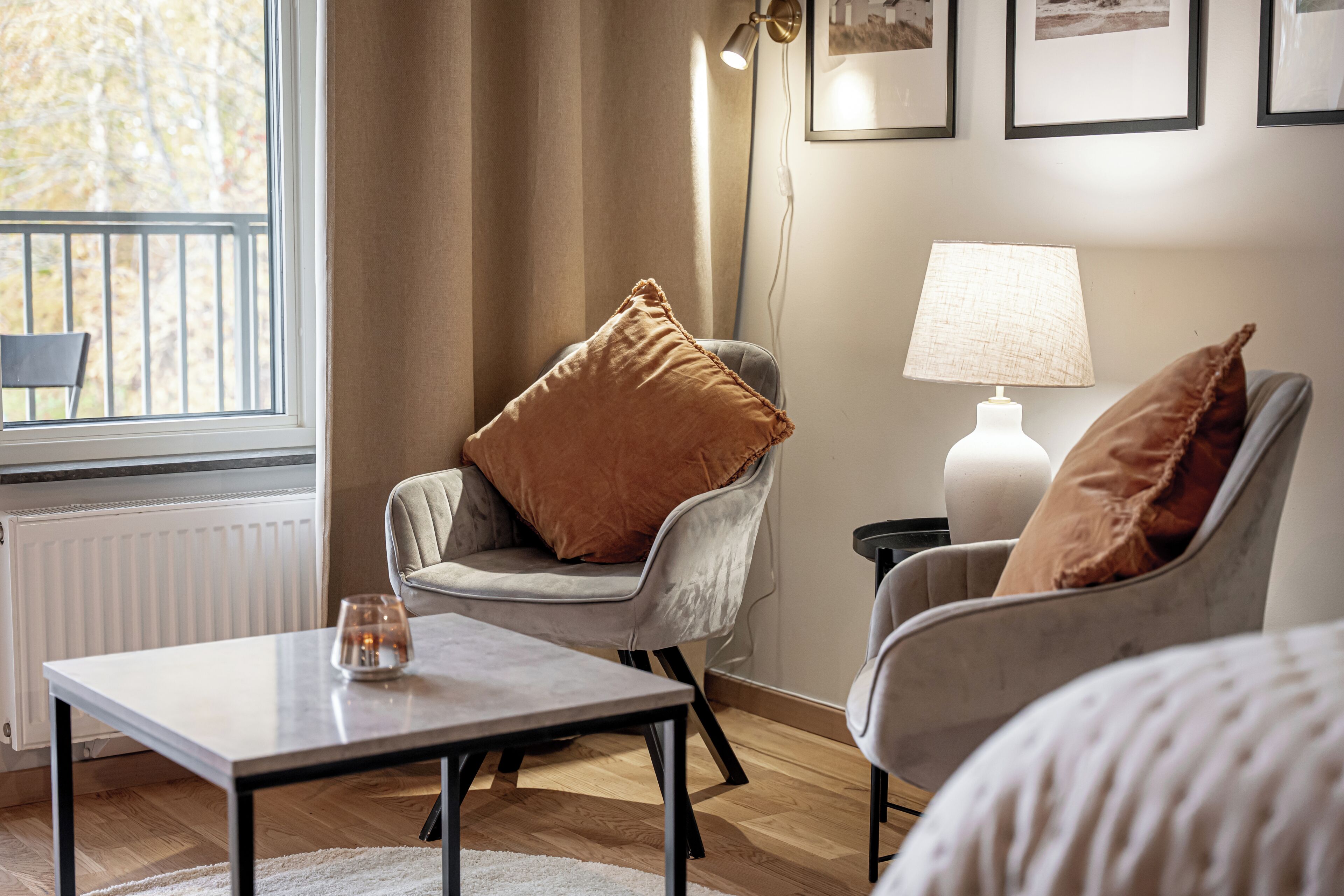 Standard-Doppelzimmer | Wohnbereich | 42-Zoll-LED-Fernseher mit Digitalempfang