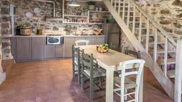 Family House, Mountain View | 1 bedroom, iron/ironing board, free WiFi