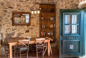 Traditional House, Mountain View | 1 bedroom, iron/ironing board, free WiFi - Orgon Farm Houses (Apostoli)