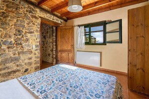Traditional House, Mountain View | 1 bedroom, iron/ironing board, free WiFi