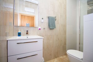 Hårføner og håndklær