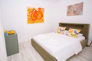 2 عدّة غرف نوم وواي فاي وملاءات أسرّة